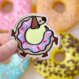Embroidered patch 'Dachshund Donut'