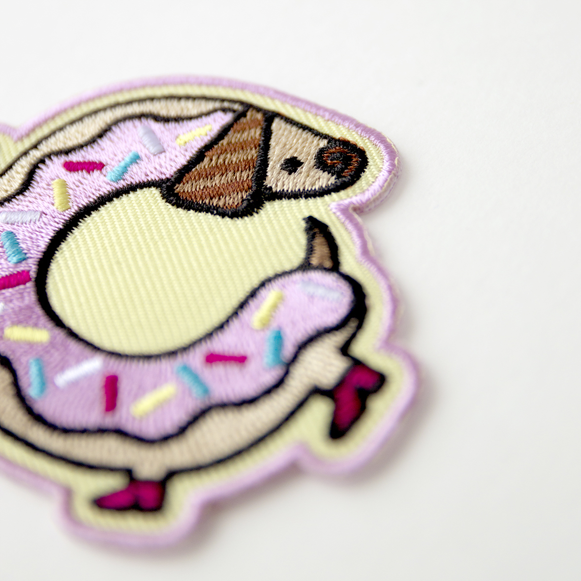 Embroidered patch 'Dachshund Donut' - Afbeelding 2